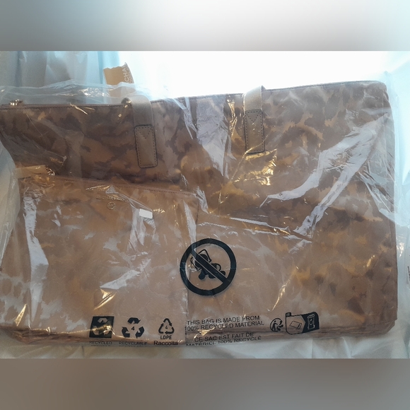 New Michael Kors Jet Set Extra Large Packable Tote & Matching Travel Pouch NWT - Picture 5 of 12